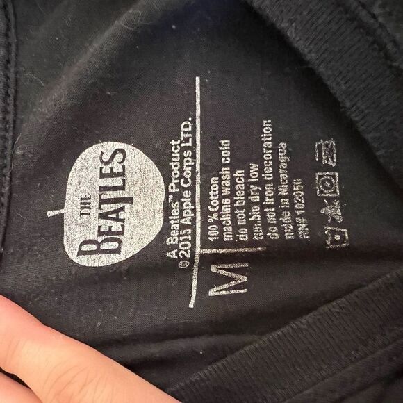 The Beatles Abbey Road 2015 Apple Inc T-shirt Size M - Picture 3 of 5